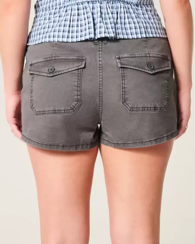 Low-Rise Shortie-Shorts aus Twill Low-Rise Shortie-Shorts aus Twill