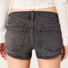 Low-Rise Shortie-Shorts aus verwaschenem schwarzem Denim Low-Rise Shortie-Shorts aus verwaschenem schwarzem Denim