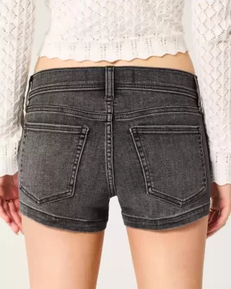 Low-Rise Shortie-Shorts aus verwaschenem schwarzem Denim