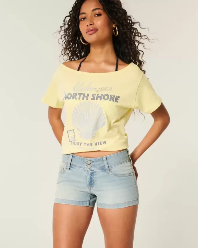 Low-Rise-Shorts aus hell gewaschenem Denim mit Blumenmuster und Tasche Low-Rise-Shorts aus hell gewaschenem Denim mit Blumenmuster und Tasche