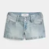 Low-Rise-Shorts aus hell gewaschenem Denim mit Blumenmuster und Tasche Low-Rise-Shorts aus hell gewaschenem Denim mit Blumenmuster und Tasche