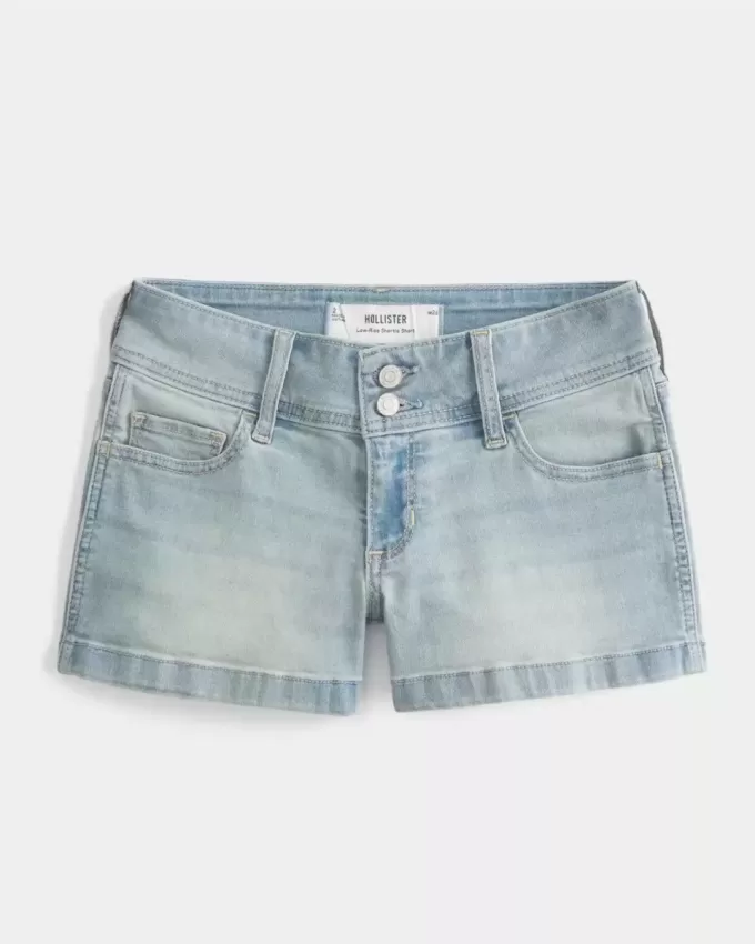 Low-Rise-Shorts aus hell gewaschenem Denim mit Blumenmuster und Tasche Low-Rise-Shorts aus hell gewaschenem Denim mit Blumenmuster und Tasche