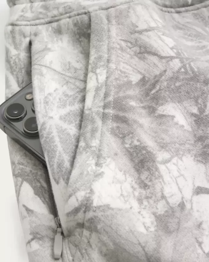 Lässige Fleece-Jogginghose mit Camouflage-Muster Lässige Fleece-Jogginghose mit Camouflage-Muster
