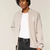 Lässiger Pullover mit Reißverschluss und Zahlengrafik Lässiger Pullover mit Reißverschluss und Zahlengrafik