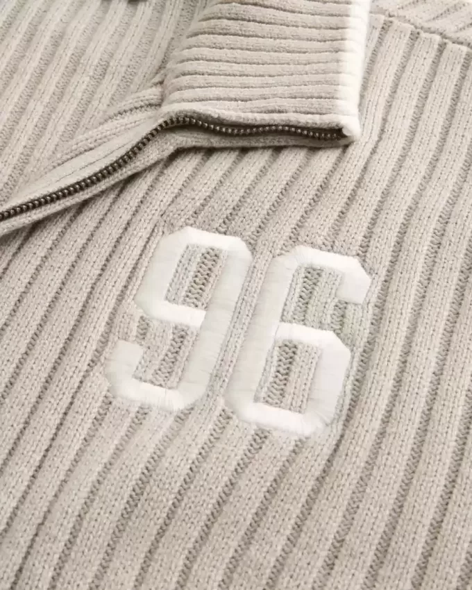 Lässiger Pullover mit Reißverschluss und Zahlengrafik Lässiger Pullover mit Reißverschluss und Zahlengrafik