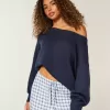 Lässiger schulterfreier Pullover Lässiger schulterfreier Pullover
