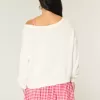 Lässiger, schulterfreier Pullover mit Flaggen- und Herzgrafik