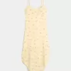 Midikleid mit asymmetrischem Saum Midikleid mit asymmetrischem Saum