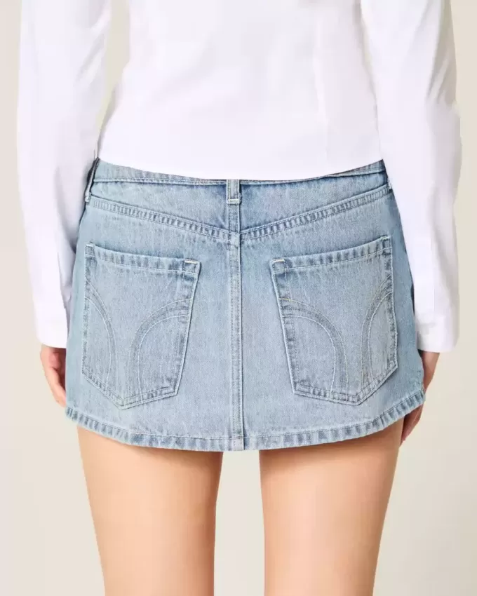 Mini-Skort aus Denim in heller Waschung mit Nieten Mini-Skort aus Denim in heller Waschung mit Nieten