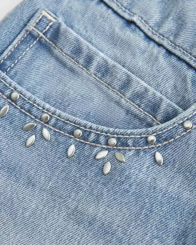 Mini-Skort aus Denim in heller Waschung mit Nieten Mini-Skort aus Denim in heller Waschung mit Nieten