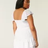 Mini-Skortkleid mit Flatterärmeln und Pin-Up-Brust Mini-Skortkleid mit Flatterärmeln und Pin-Up-Brust