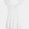 Mini-Skortkleid mit Flatterärmeln und Pin-Up-Brust Mini-Skortkleid mit Flatterärmeln und Pin-Up-Brust