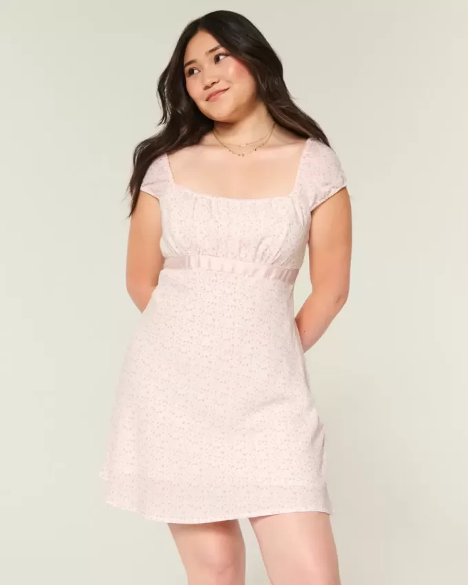 Minikleid aus Kreppsatin mit Band Minikleid aus Kreppsatin mit Band