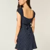 Minikleid aus Kreppsatin mit Band Minikleid aus Kreppsatin mit Band