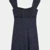 Minikleid aus Kreppsatin mit Band Minikleid aus Kreppsatin mit Band