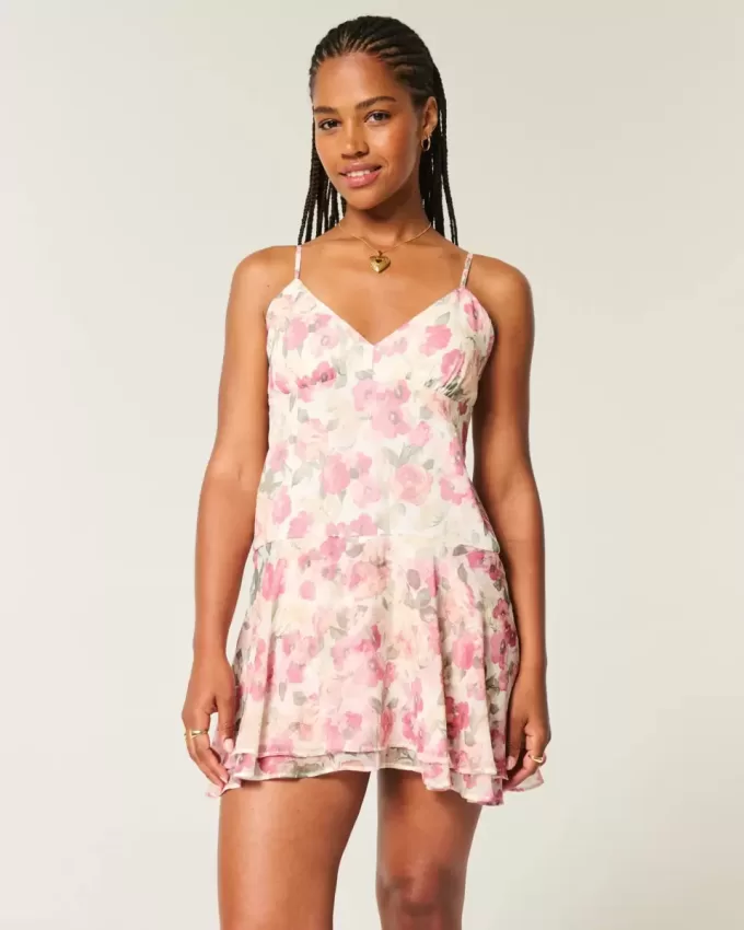 Minikleid mit asymmetrischem Saum Minikleid mit asymmetrischem Saum