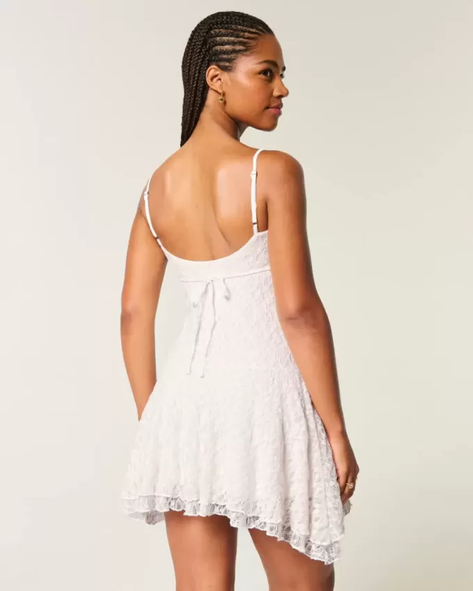 Minikleid mit asymmetrischem Spitzensaum