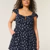 Minikleid mit Flatterärmeln und V-Taille