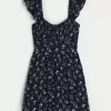 Minikleid mit Flatterärmeln und V-Taille