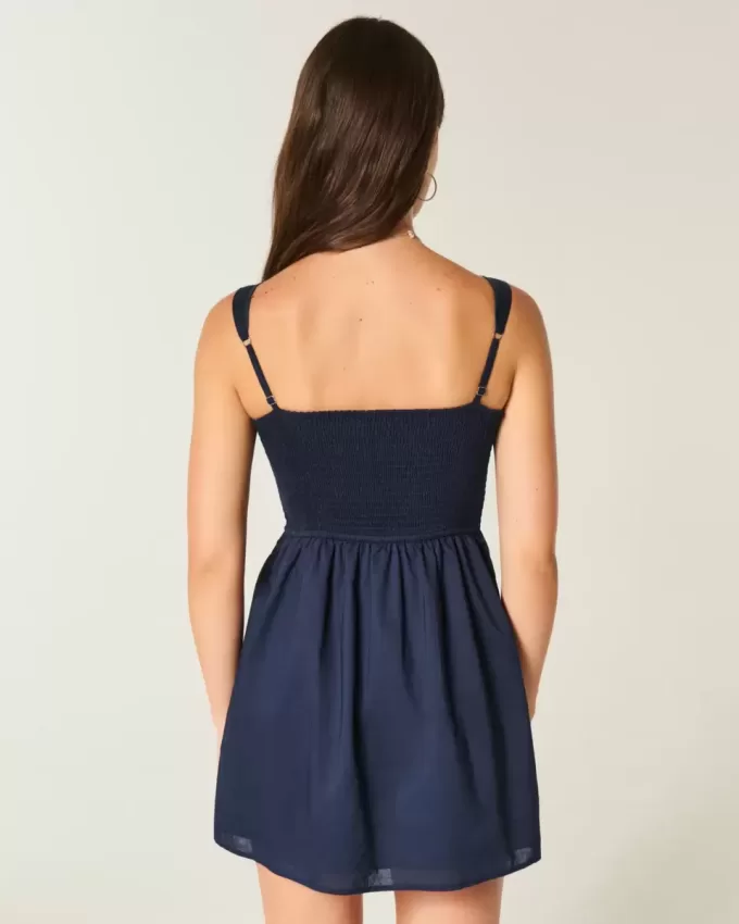 Minikleid mit Knopfleiste vorne Minikleid mit Knopfleiste vorne
