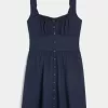 Minikleid mit Knopfleiste vorne Minikleid mit Knopfleiste vorne