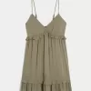 Minikleid mit Rüschen und Nieten Minikleid mit Rüschen und Nieten