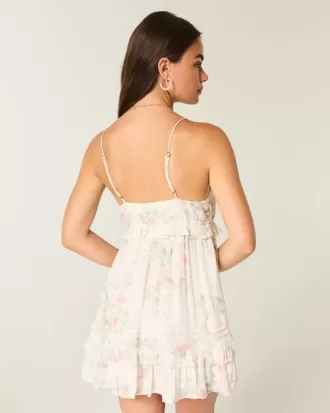 Minikleid mit Rüschen und Nieten