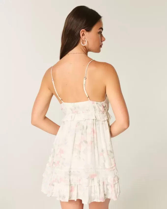 Minikleid mit Rüschen und Nieten Minikleid mit Rüschen und Nieten