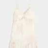 Minikleid mit Rüschen und Nieten Minikleid mit Rüschen und Nieten