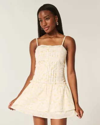 Minikleid mit Spitzenbesatz