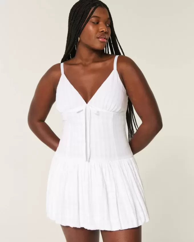 Minikleid mit V-Ausschnitt und Bubble-Muster Minikleid mit V-Ausschnitt und Bubble-Muster