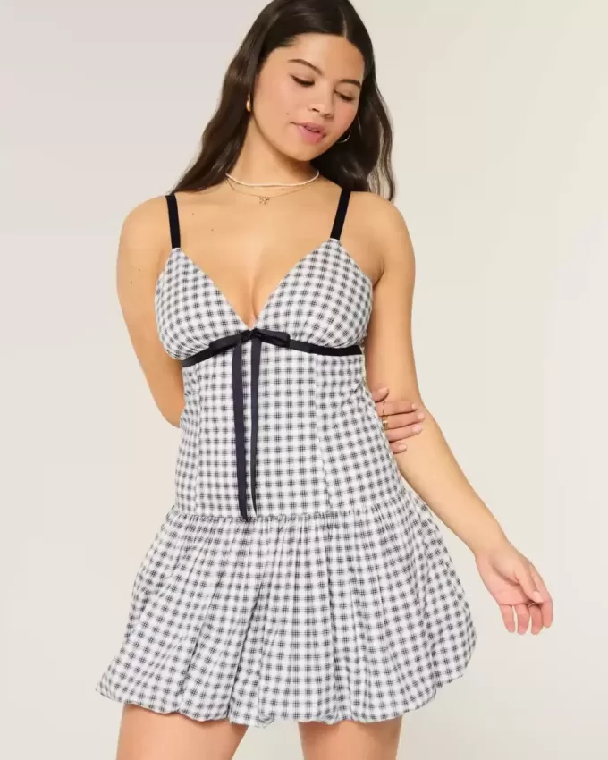 Minikleid mit V-Ausschnitt und Bubble-Muster Minikleid mit V-Ausschnitt und Bubble-Muster