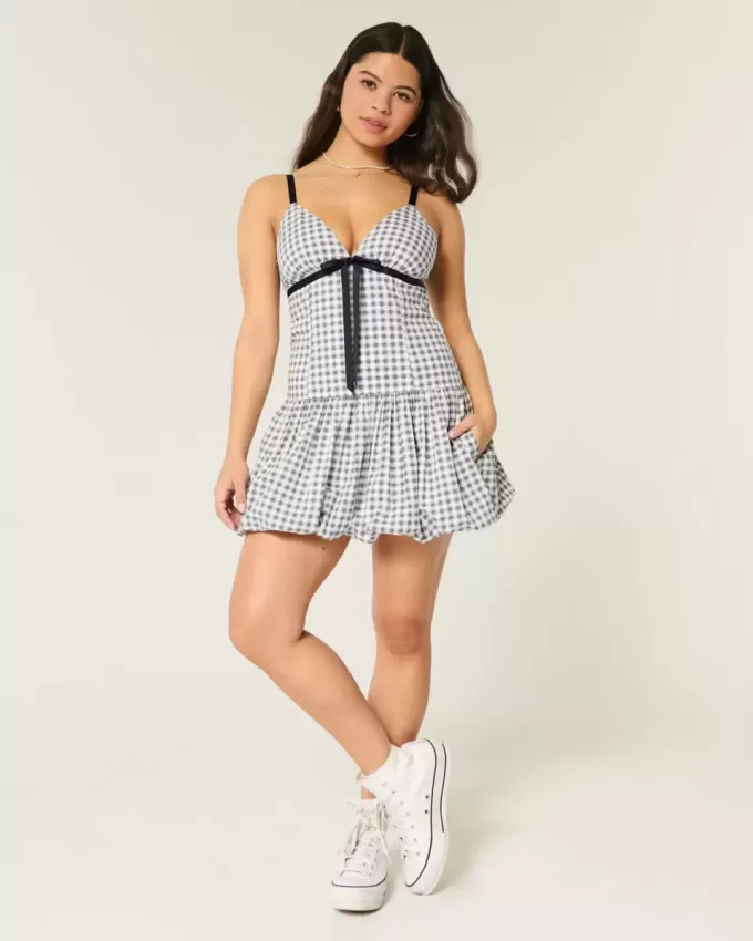 Minikleid mit V-Ausschnitt und Bubble-Muster Minikleid mit V-Ausschnitt und Bubble-Muster