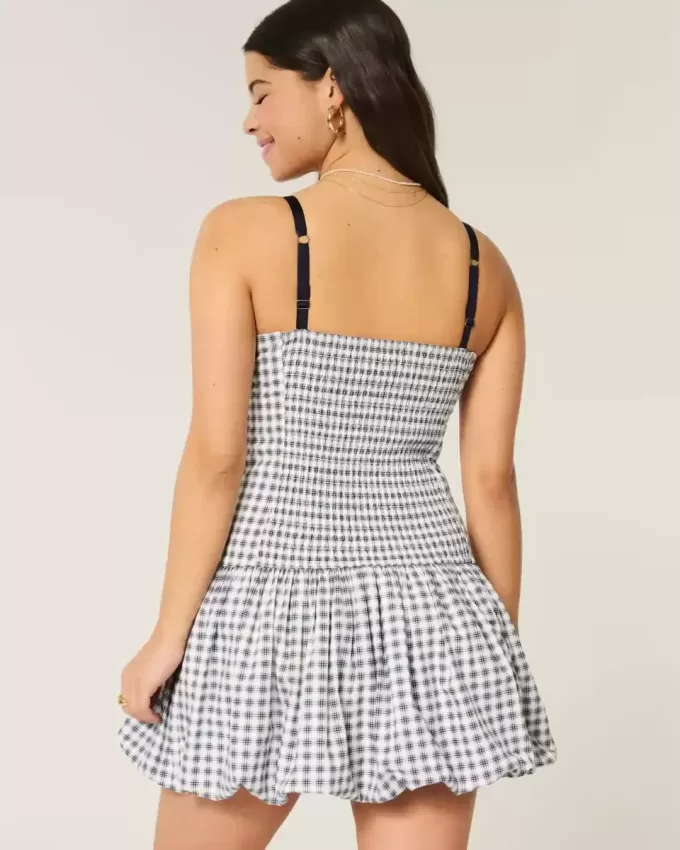 Minikleid mit V-Ausschnitt und Bubble-Muster Minikleid mit V-Ausschnitt und Bubble-Muster