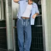 Mittelwaschbare Skater-Baggy-Jeans mit Sterngrafik Mittelwaschbare Skater-Baggy-Jeans mit Sterngrafik