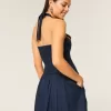 Neckholder-Minikleid mit tiefer Taille