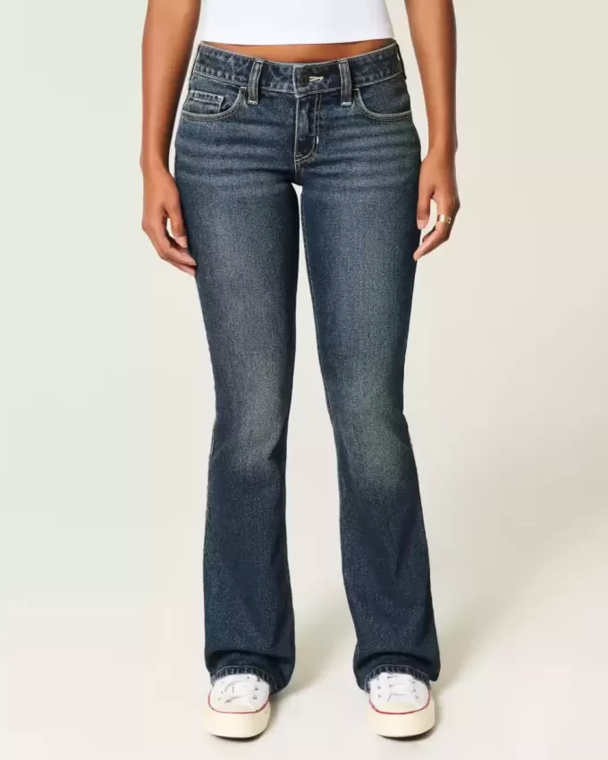 Niedrig geschnittene Bootcut-Jeans in dunkler Waschung mit Stickerei Niedrig geschnittene Bootcut-Jeans in dunkler Waschung mit Stickerei