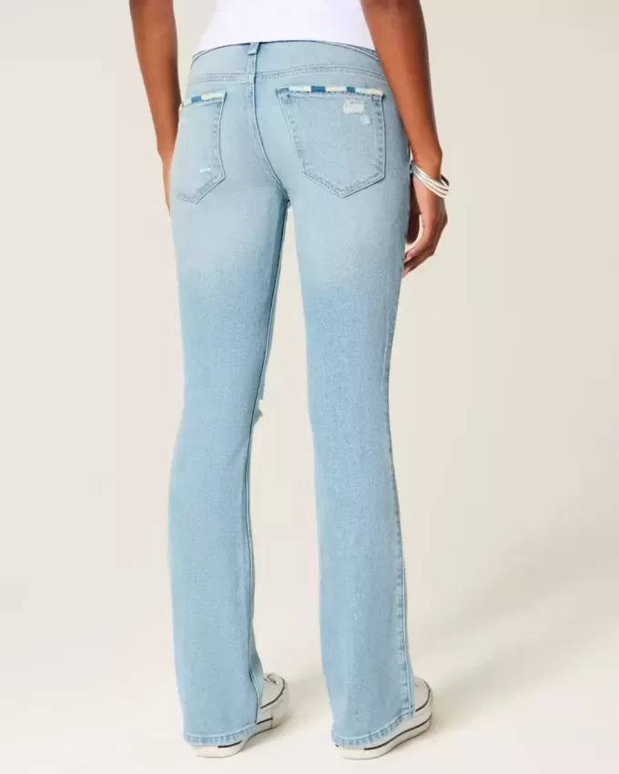 Niedrig geschnittene, zerrissene Bootcut-Jeans in heller Waschung mit Stickerei Niedrig geschnittene, zerrissene Bootcut-Jeans in heller Waschung mit Stickerei
