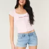 Niedrig geschnittene, zerrissene Shortie-Shorts aus hell gewaschenem Denim Niedrig geschnittene, zerrissene Shortie-Shorts aus hell gewaschenem Denim