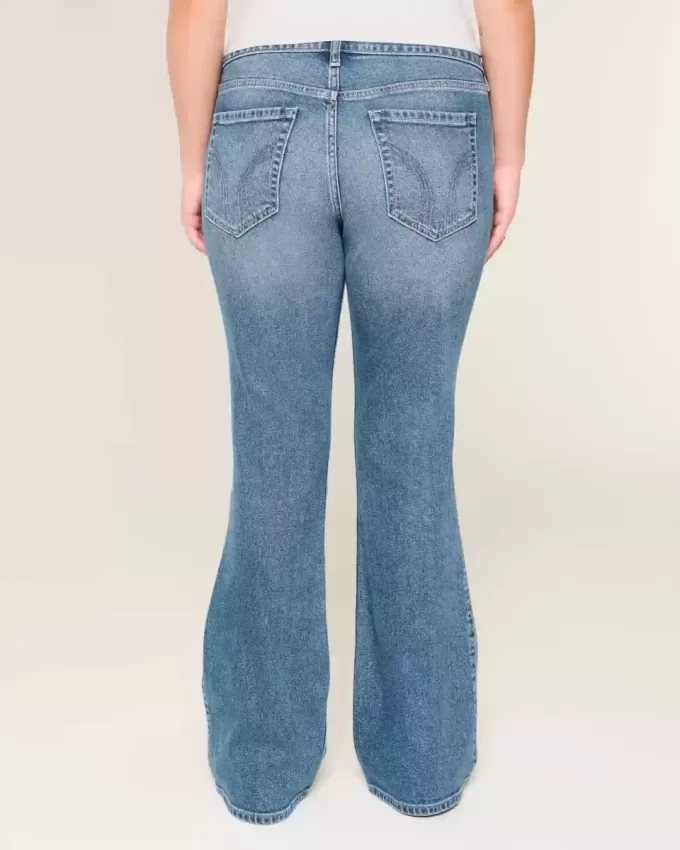 Niedrig sitzende Bootcut-Jeans mit Rissen in mittlerer Waschung Niedrig sitzende Bootcut-Jeans mit Rissen in mittlerer Waschung