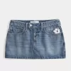 Niedrig sitzender Mini-Skort aus besticktem Denim Niedrig sitzender Mini-Skort aus besticktem Denim