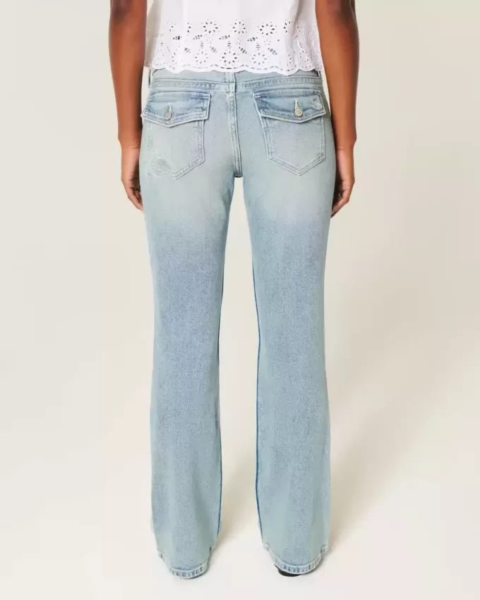 Niedrige Bootcut-Jeans mit mittlerer Waschung und Schmetterlingsstickerei Niedrige Bootcut-Jeans mit mittlerer Waschung und Schmetterlingsstickerei