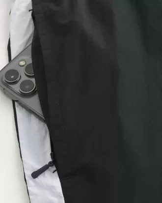 Nylon-Trainingsshorts über dem Knie