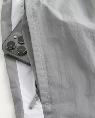 Nylon-Trainingsshorts über dem Knie