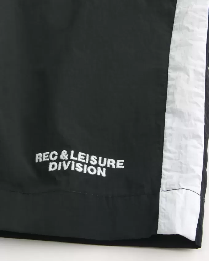 Nylon-Trainingsshorts über dem Knie
