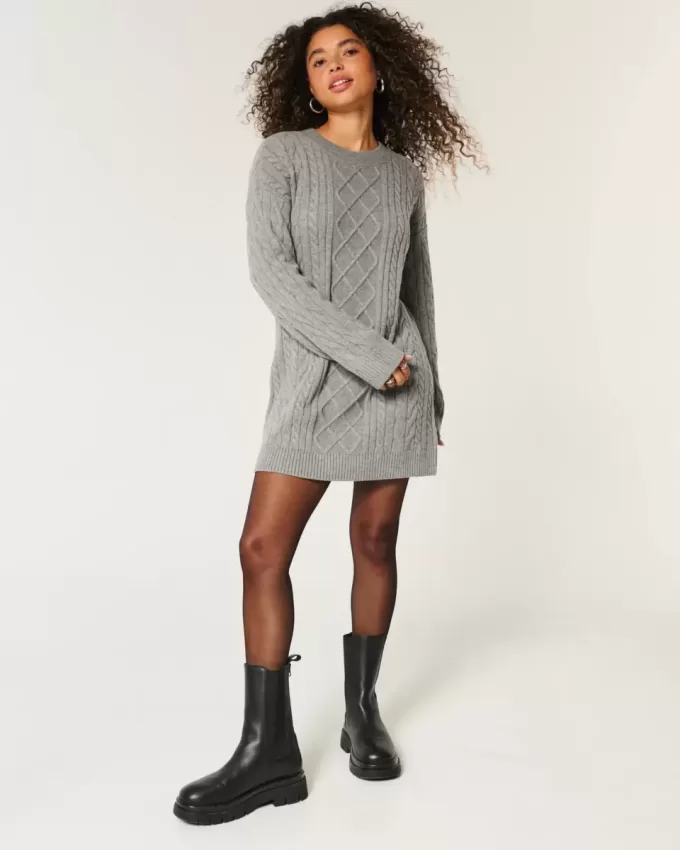 Oversize-Pulloverkleid mit Rundhalsausschnitt und Zopfmuster Oversize-Pulloverkleid mit Rundhalsausschnitt und Zopfmuster