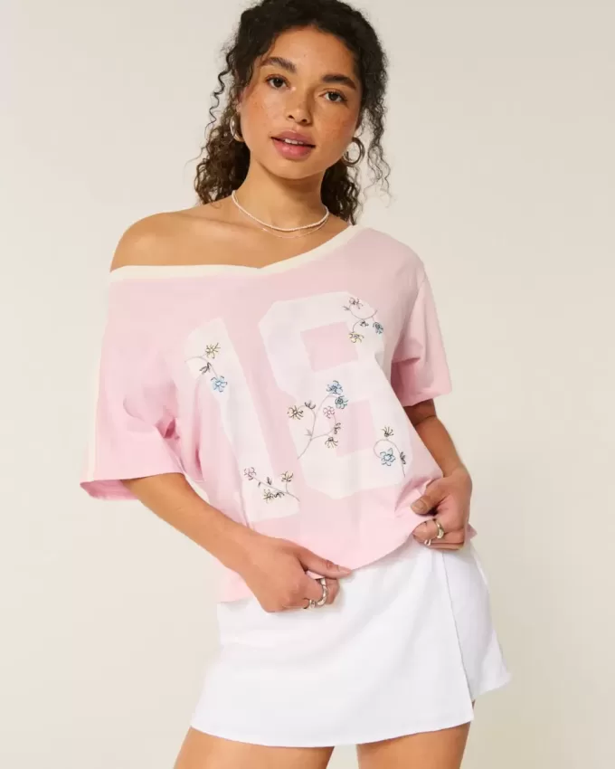 Oversize-T-Shirt mit schulterfreiem College-Blumenmuster Oversize-T-Shirt mit schulterfreiem College-Blumenmuster