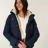 Pufferjacke mit Kunstpelzfutter Pufferjacke mit Kunstpelzfutter