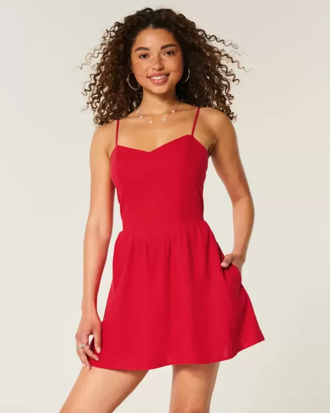 Rückenfreies Skort-Kleid aus Leinenmischung Rückenfreies Skort-Kleid aus Leinenmischung