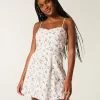 Rückenfreies Skort-Kleid aus Leinenmischung Rückenfreies Skort-Kleid aus Leinenmischung